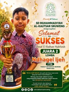 Ahnaf Membawa Piala FTBI