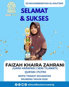 Khaira Membawa Piala MAPSI