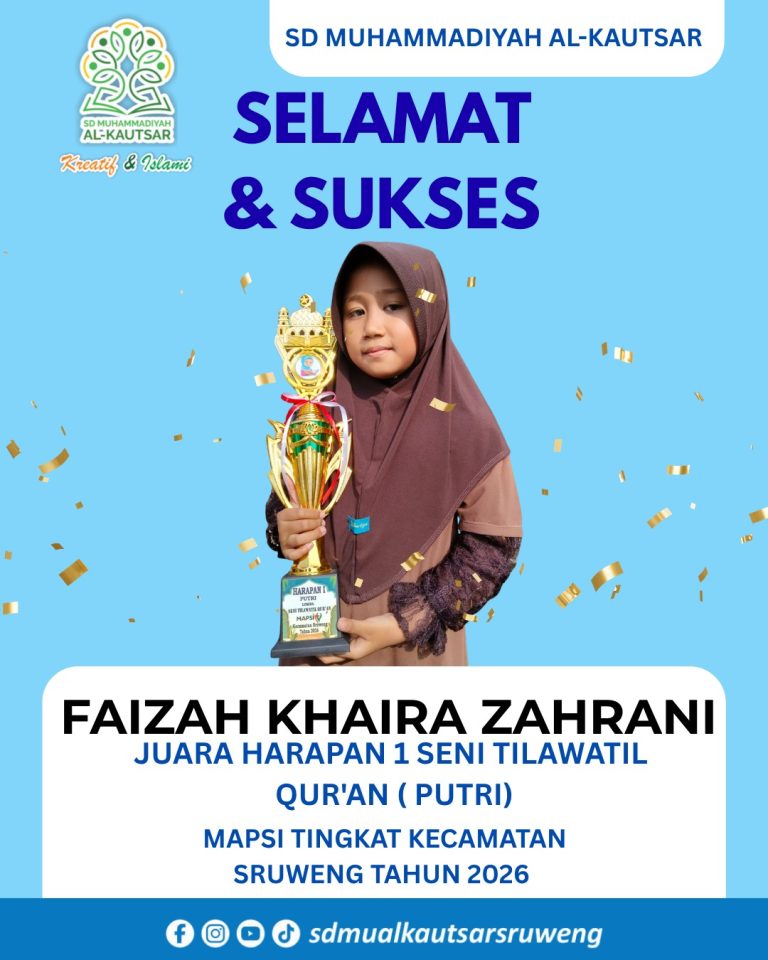 Khaira Membawa Piala MAPSI